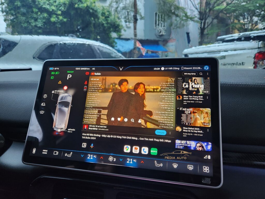 xem youtube trên vinfast vf8