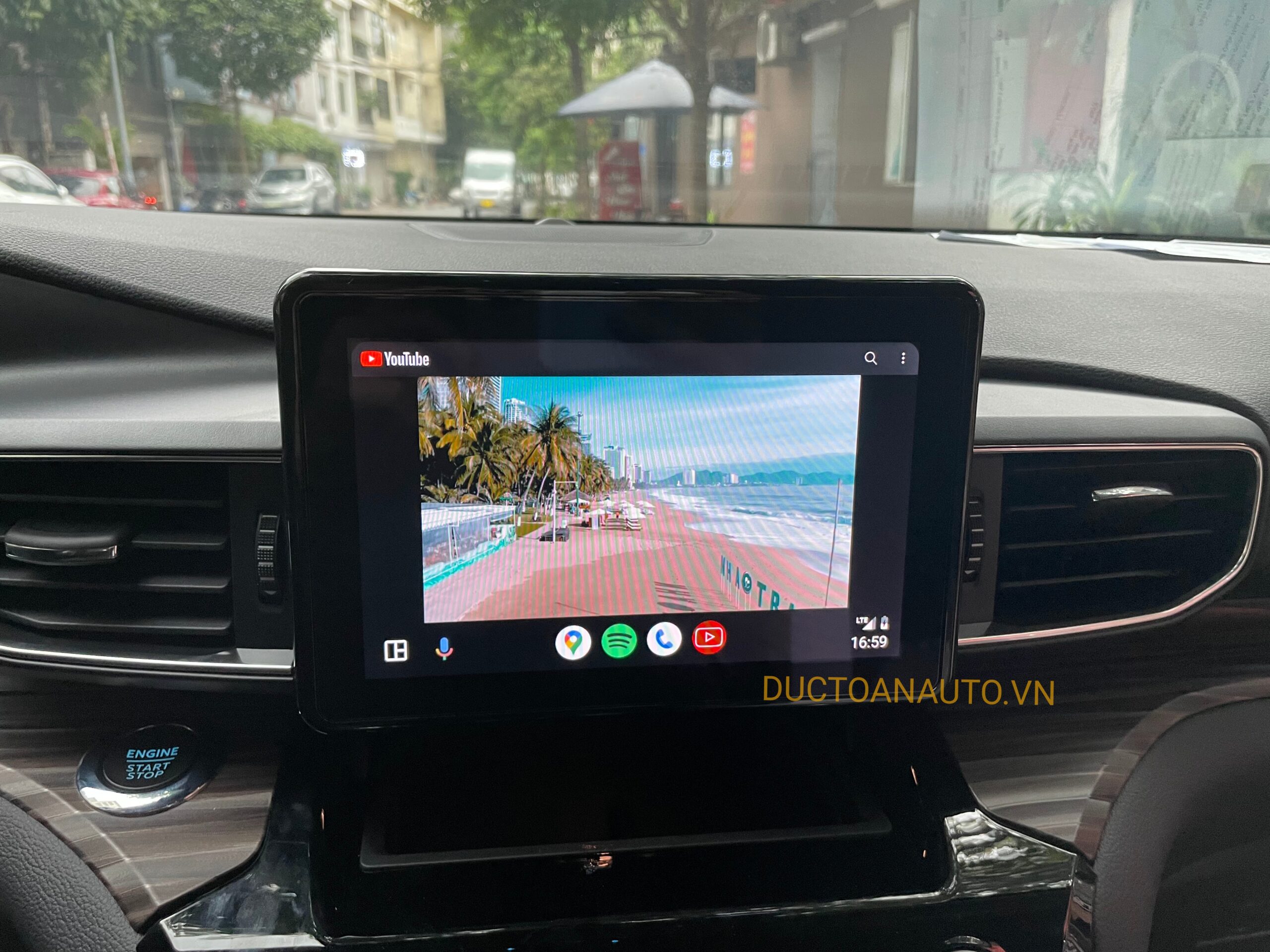 xem youtube trên Ford Explorer