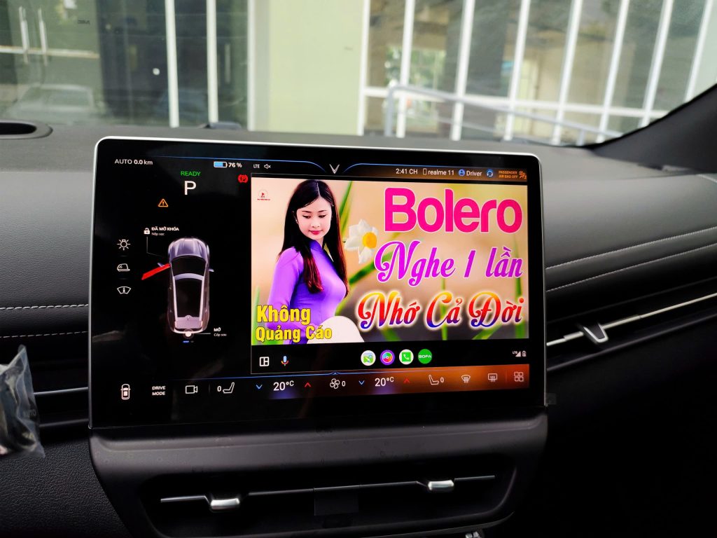 xem youtube trên vinfast vf7